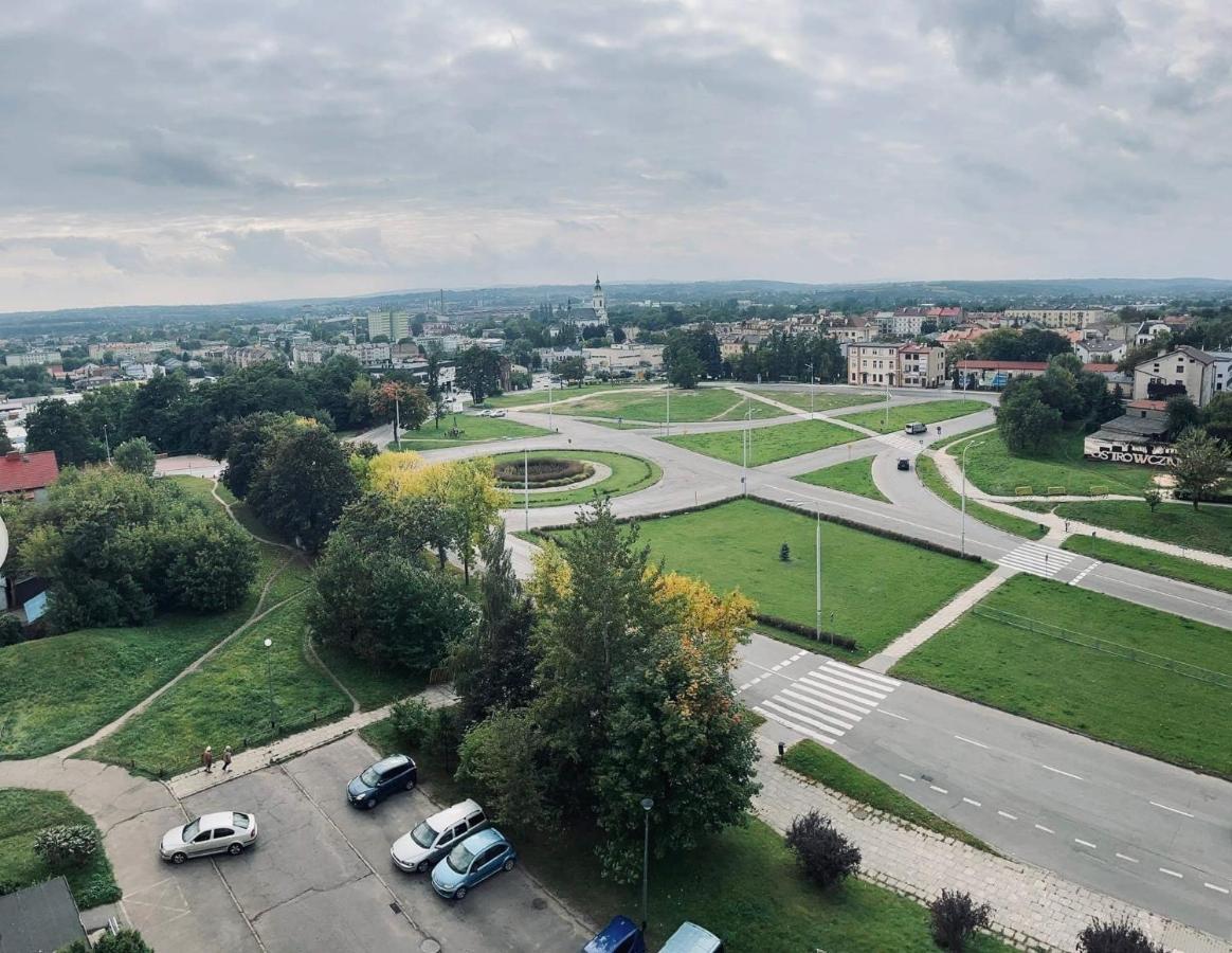 Mieszkanie W Centrum Miasta Ostrowiec Swietokrzyski Exterior photo